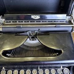 Royal ‘Touch Control’ Black Typewriter Vintage 1930’s. w/Case GUC