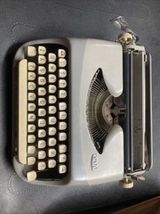 VTG 1961 Royal Companion Portable Typewriter In Case – Made in Holland