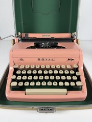 Rare! Original 1957 Vintage PINK Royal Quiet DeLuxe Portable Typewriter w/ Case