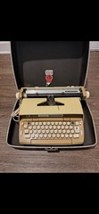 VTG 1972 Electric Ribbon Smith Corona Portable Typewriter with Case Made In USA