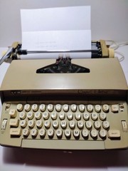 Smith Corona Typewriter Coronet 1960’s Electric Tan Color Tested Working