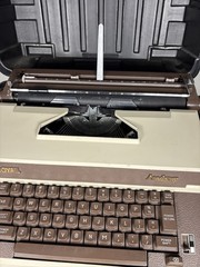 VTG Royal Academy Portable Electric Typewriter with Hard Case and Manual Tested