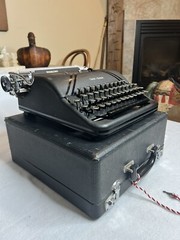 Vintage 1946 Smith Corona 4 Bank Sterling Portable Typewriter & Case – Very Nice