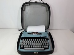 VERY RARE Vintage Commodore Blue Turqoise Portable Typewriter *READ DESCRIPTION*