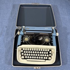 ROYAL SAFARI BLUE WHITE TYPEWRITER w/ Hard Case Paperwork “For Parts”