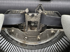 Vintage 1957 Remington Quiet-Riter Miracle Tab Typewriter w/ Case – Works!