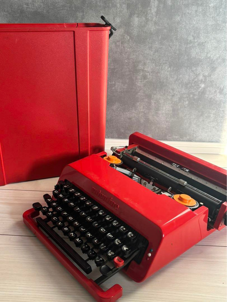 Olivetti Valentine Typewriter Red With Case Rare Collectible Made in Italy Used.