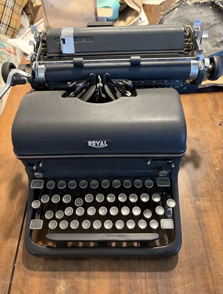 Rare- Vintage- Black 1920’s Royal Model 10 Typewriter In Excellent Condition!!!