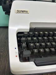 VTG 1970s Olympia SG-3 Typewriter West Germany Clean/Works