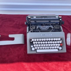 Olivetti Lettera 35i Typewriter – Mint Condition, Like Never Used.