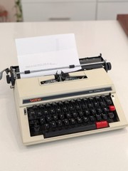 Brother 550 Typewriter with Hard Case – Works