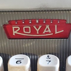 Royal Futura 800 Portable Manual Typewriter Gray & Gray Original Case WORKS 1962