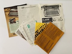 VTG Smith Corona Classic 12 Manual Typewriter with Case RARE Brown