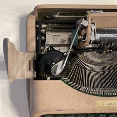 Vtg c1960s Nippo Japan Portable Typewriter Nice Zipper Case Unbadged — pls READ
