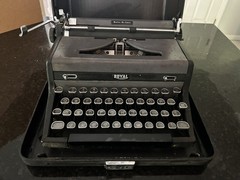 Vintage Royal Quiet De Luxe Portable Manual Typewriter w/ Case Black Untested