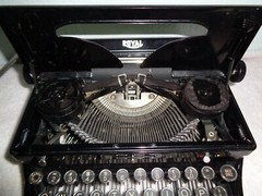 Vintage 1930’s Royal Model O Portable Typewriter With Case