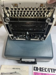 Vintage 1967 Nice Royal Safari Portable Typewriter W/Case – Types & Looks V/Well