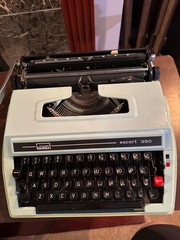 Vintage Manual Typewriter Montgomery Ward Escort 350