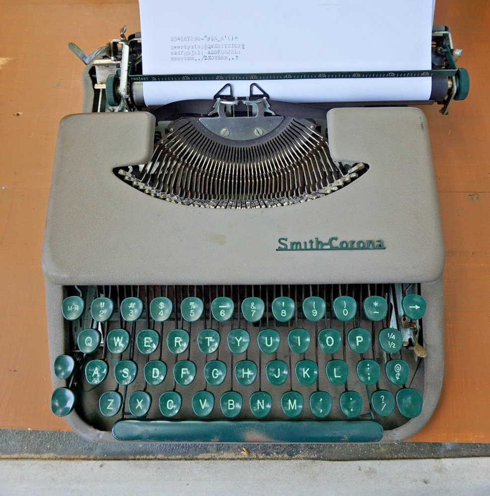 1950s Smith-Corona Skyriter Vintage Ultra Portable Typewriter Works! Sold as-is