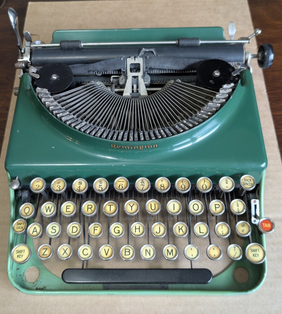 1930s Remington Portable 3 Duo Tone Typewriter – Green – Tested
