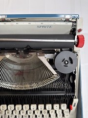 VINTAGE 1960’s. / 1970’s royal sprite manual typewriter blue white case works
