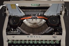 1953 Royal Quiet De Luxe Working Vintage Portable Typewriter Case & Manual