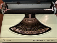 Vintage Remington Streamliner Sperry Rand Portable Manual Typewriter w/Case Aqua