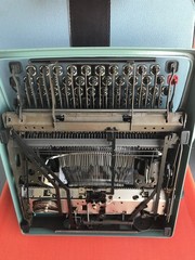 Serviced Vintage Olivetti Lettera-32 Manual Typewriter Refurbished by a Mechanic