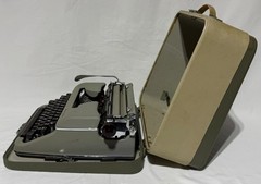 1956 Olympia SM3 Typewriter – Clean, Tested and Typing – West Germany Vin