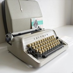Triumph Gabriele 10 Typewriter | 1970s | Working |Serviced | UPS 3-Day to US/CAN