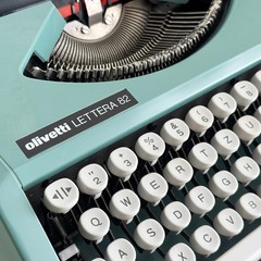 Olivetti Lettera 82 | Typewriter | Working | 1980s | UPS 3-Day to US/CAN