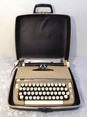 VTG 1967 Smith Corona Super Sterling Manual Typewriter W/Hard Case Clean 6SS
