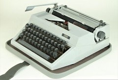 Model 30 Erika / CBM German Typewriter 1967 Serial No. 4192921