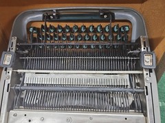Vintage 1957 Remington Quiet-Riter Miracle Tab Typewriter w/ Case – Works!