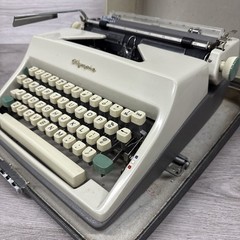 Vintage 1965 Olympia SM8 Portable-Pica Typewriter+Case-Types
