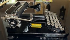 VTG 1937 Royal Portable Manual Typewriter w/ Case Model O Bay Area’s San Leandro