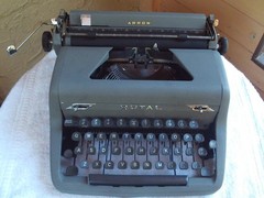 Working Royal Arrow Vintage Mechanical Typewriter With With Case and New Ribbon