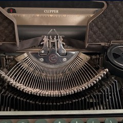 Smith-Corona Clipper Typewriter Portable With Black Case Vintage. Tested