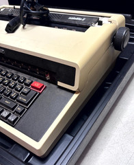 Vintage Triumph-Adler Satellite II Electric Typewriter w/ Case Manual Turns On