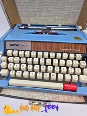 Brother Opus 885 Typewriter blue with case in excellent condition with case
