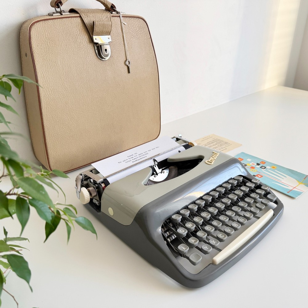 Working Consul 232 Typewriter | 1960s | UPS Express