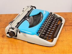 TYPEWRITER GROMA KOLIBRI /SAFE & FAST SHIPPING /AUCTIONS FROM RETROSFERA/打字机 打字機