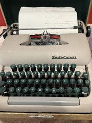 1956 Smith-Corona 5C Clipper Typewriter & Carrying Case