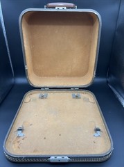 Vintage 1957 Remington Quiet-Riter Miracle Tab Typewriter w/ Case – Works!