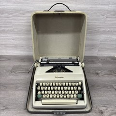 Vintage 1965 Olympia SM8 Portable-Pica Typewriter+Case-Types