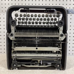 1950’s Underwood Finger Flite Champion Typewriter, Excellent Condition w/Case!