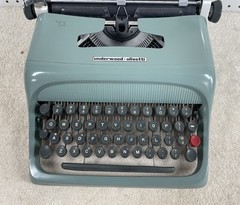 1948 Underwood Olivetti Studio 44 Typewriter NEAR MINT CONDITION w/ Flocked Case