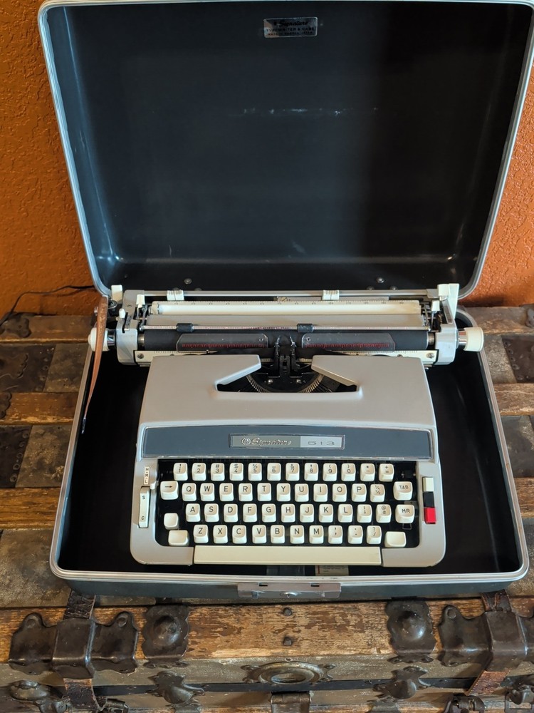 1964 Montgomery Ward Signature 513 Typewriter With Case