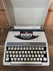 Vintage 1970s Royal Mercury Portable Manual Typewriter w/ Case Made Japan