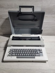 Smith Corona Model 5L Sterling Electronic Typewriter Vintage Tested/ Works/ Read